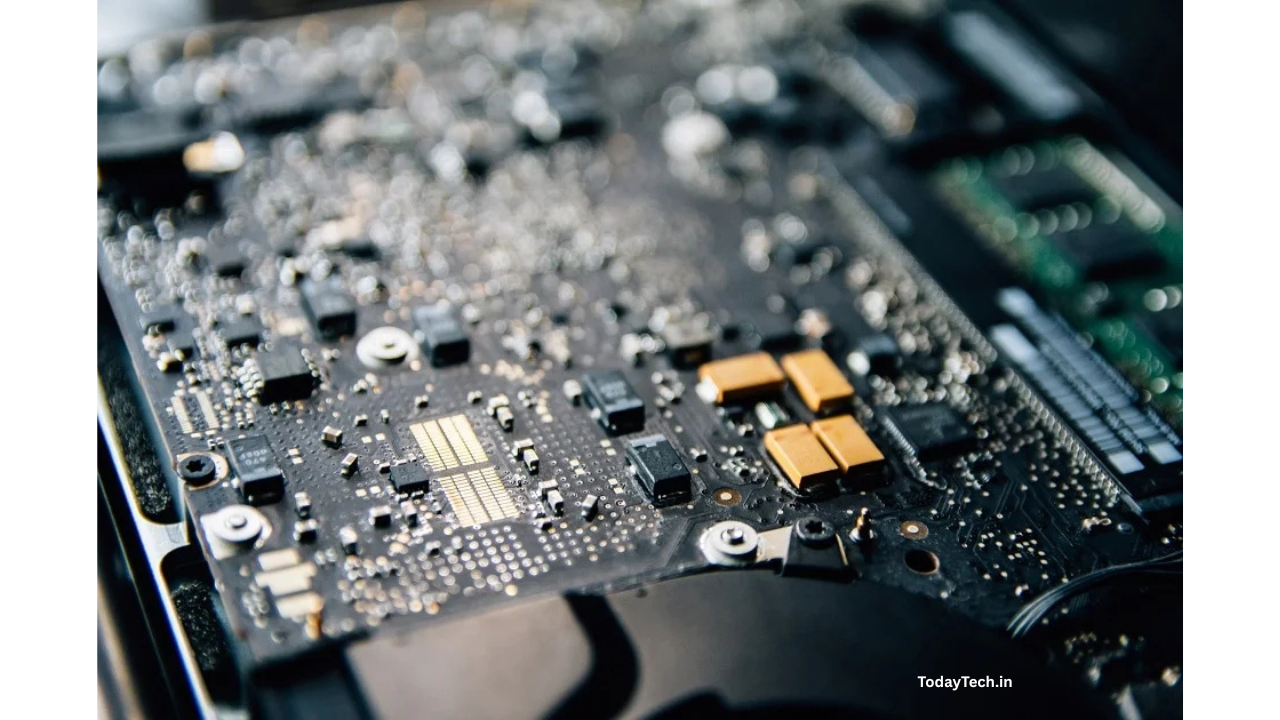 Ultimate Nanoelectronics : The Master Guide